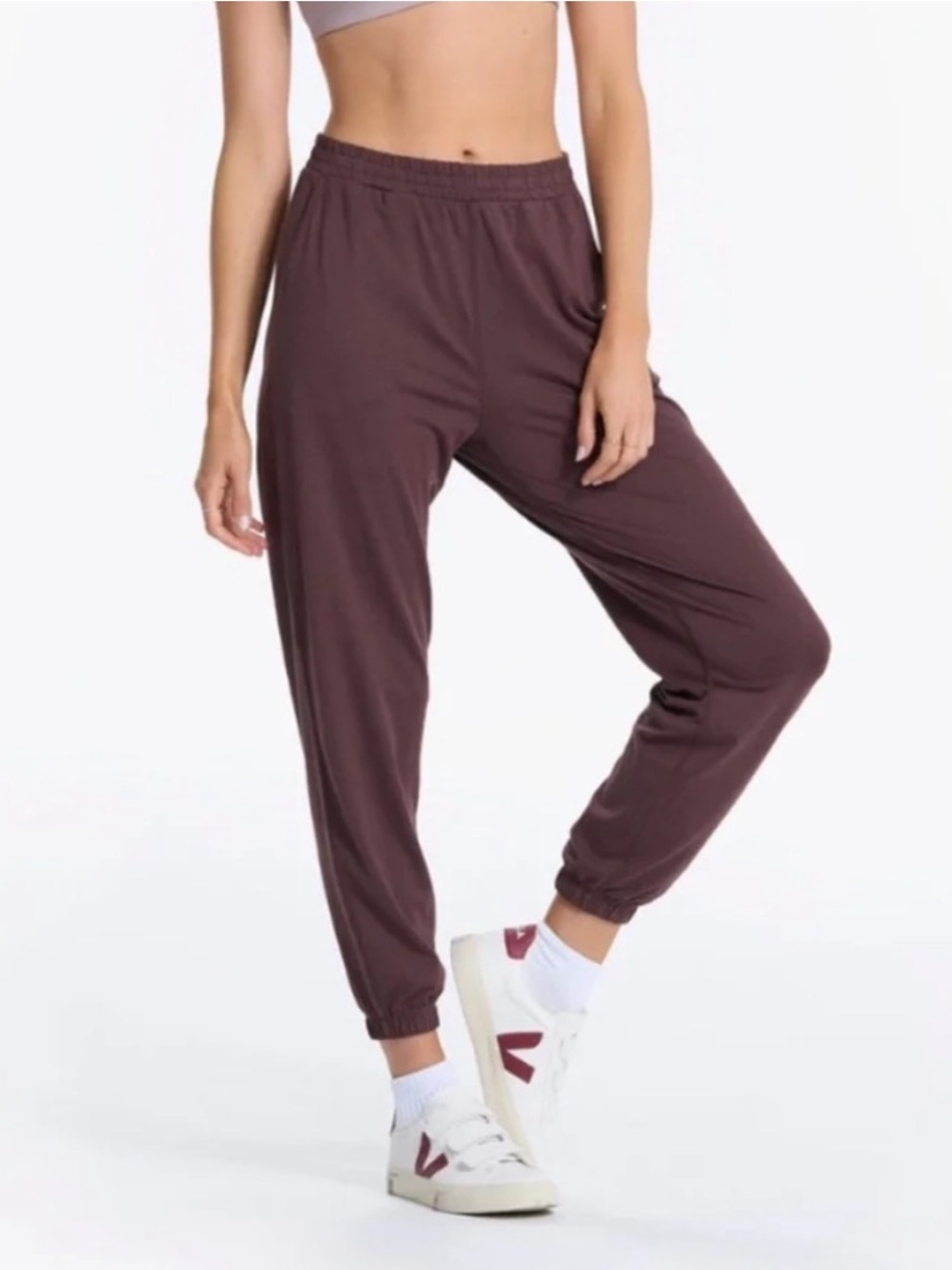 Vuori Boyfriend Jogger Sweatpant in Mahogany